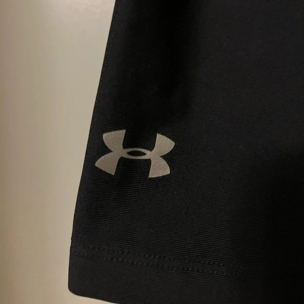 Under Armour cropped leggings, size small. Black with neon yellow waist … - Picture 5 of 5